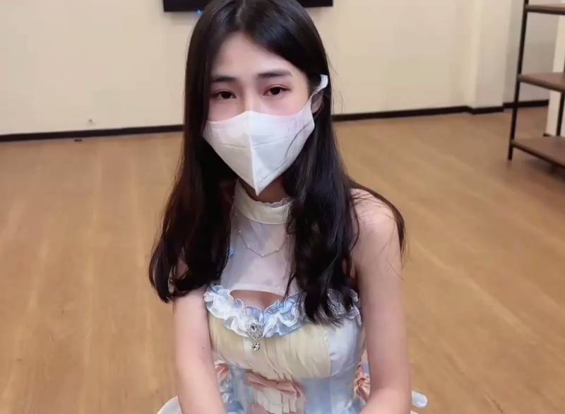 锅锅酱 - 白丝蓝白洛丽塔 [1V/378M]