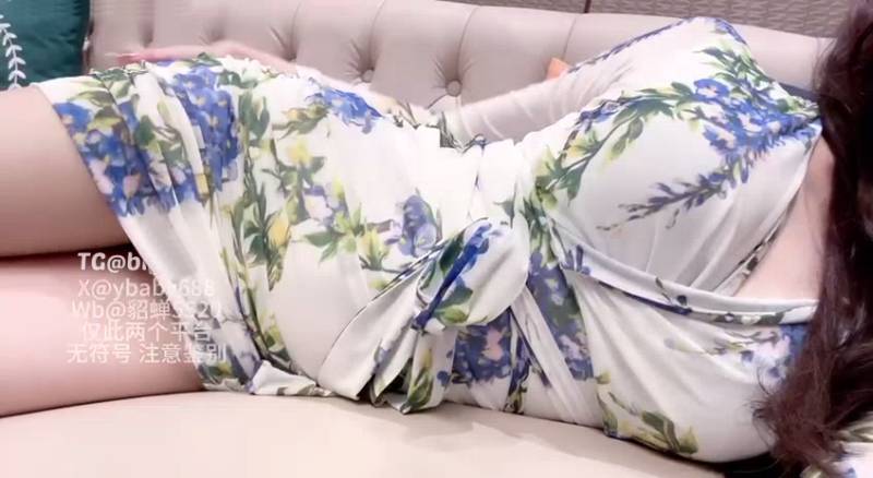 推特 小貂蝉 -开档肉丝碎花裙 [1v/80M]