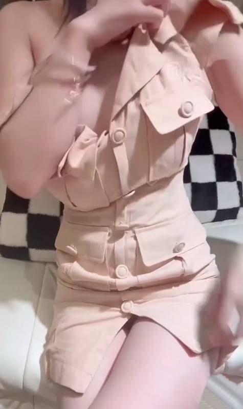 推特 小貂蝉 -米色短裙 [1V118M]