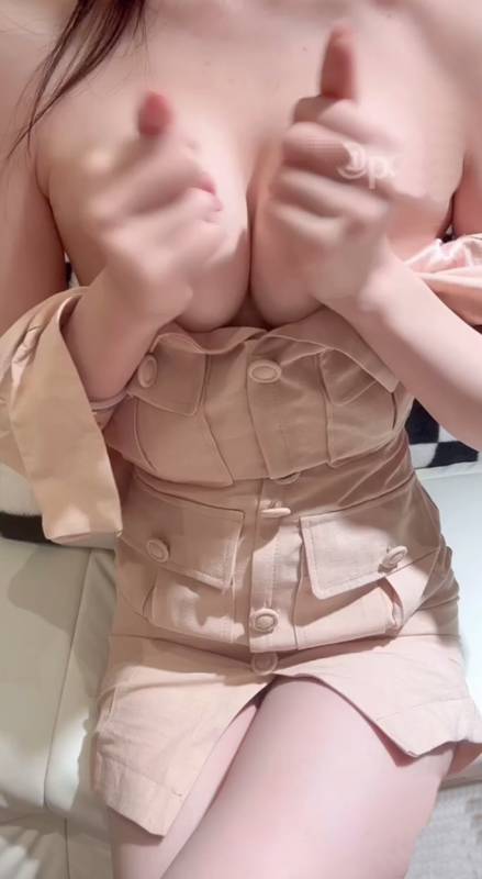 推特 小貂蝉 -米色短裙 [1V118M]