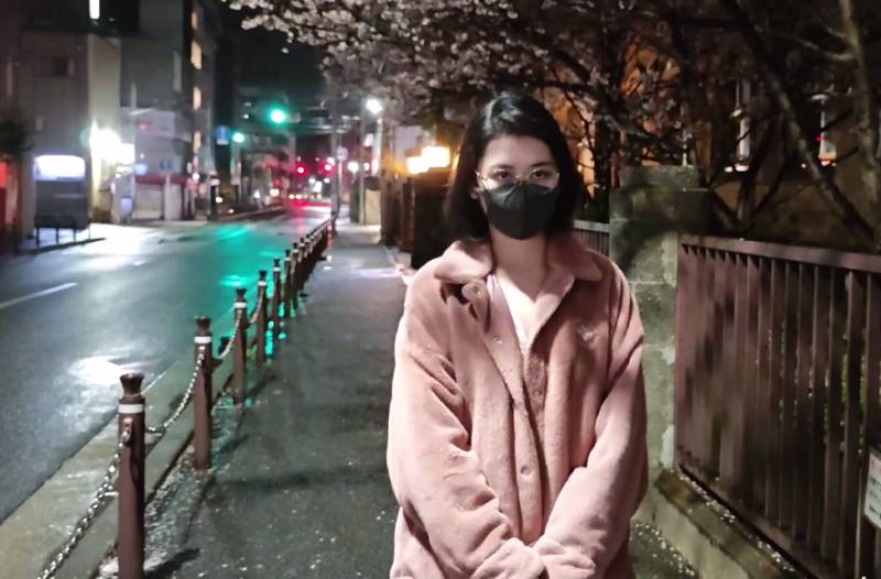 奶咪 -4.11最新-房东的极品尤物 [1V/892M]