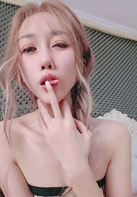 顶级女神 权欲茶茶-各种丝袜高跟女神 [1v/1.68G]