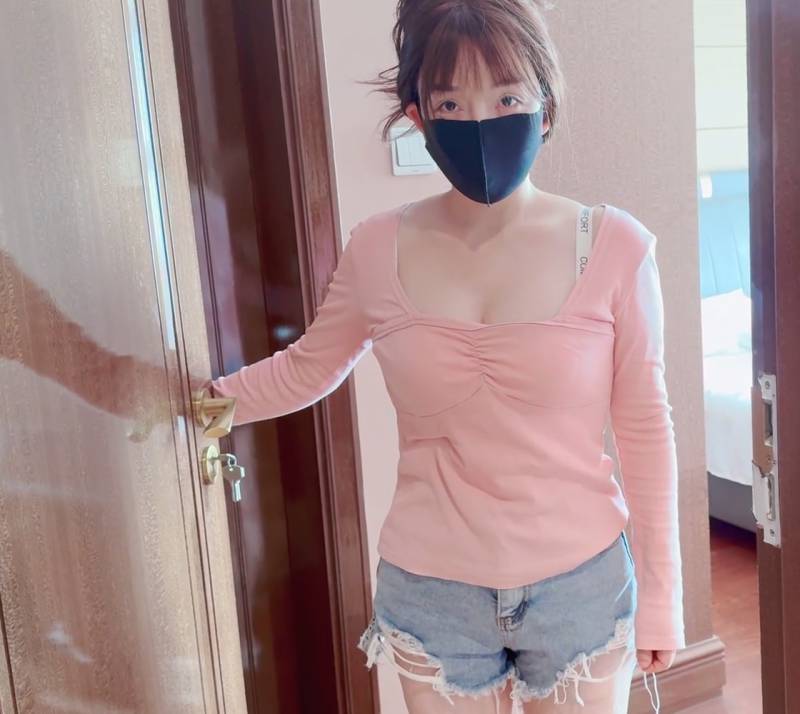 推特新晋女神 萌之乖乖 -瑜伽女神 [1V/1.33G]