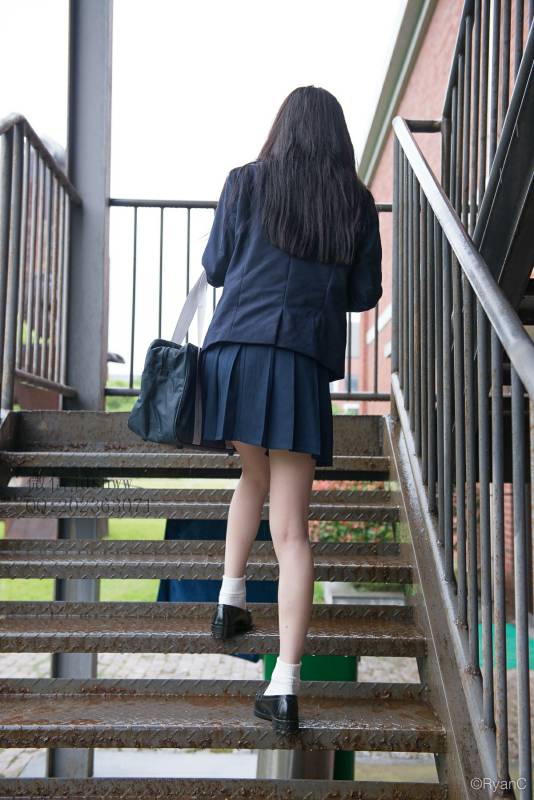 萌兰酱 萌小兔- 废弃工厂户外 [100P/1V/347M]