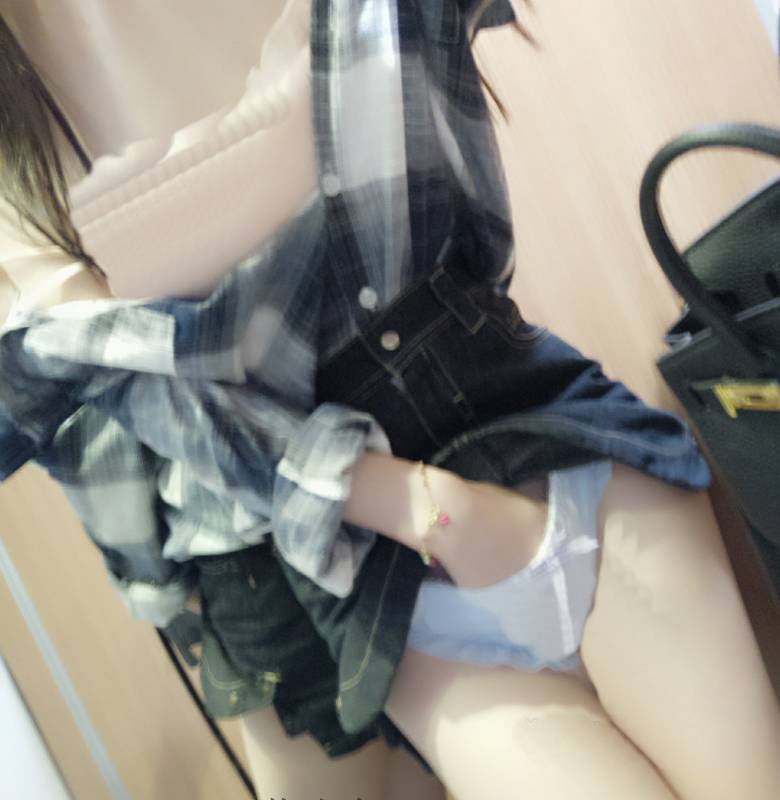 萌兰酱 萌小兔- 车上户外女神 [60P/1V/493M]