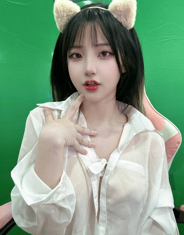 阿黑颜cos女神 yuumeilyn-新视图 [8P/16V/1.04G]