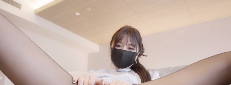 nana 娜娜-5.10最新- 性感黑丝开档 [1V/520]