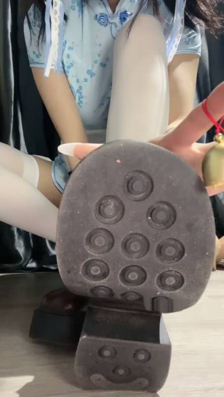 套路女神 -中华娘白丝旗袍小皮鞋 [1v/442M]