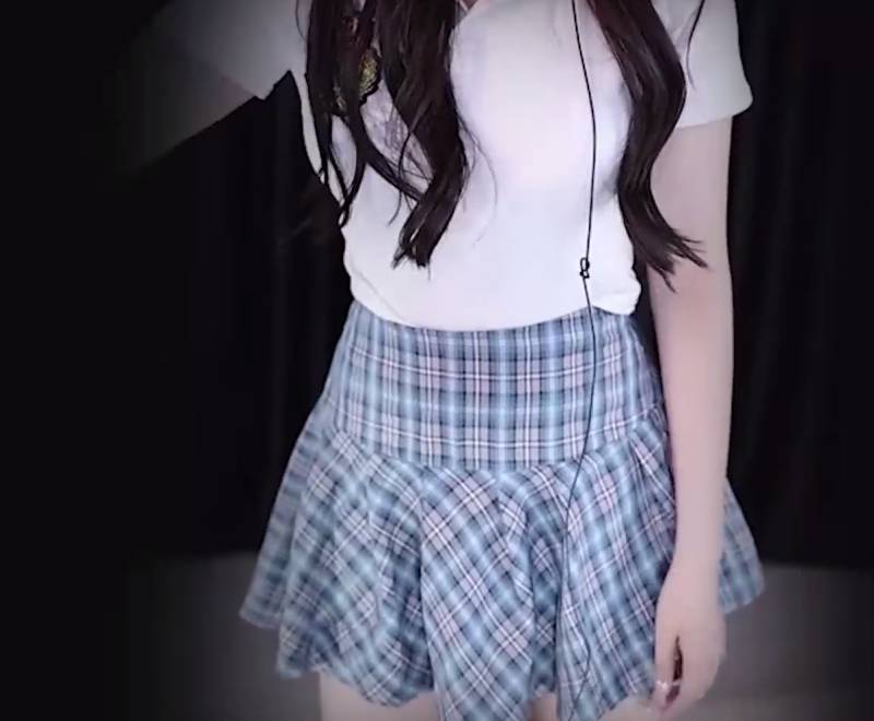 小一熟了4月学妹跪式服務 [1V/170M]