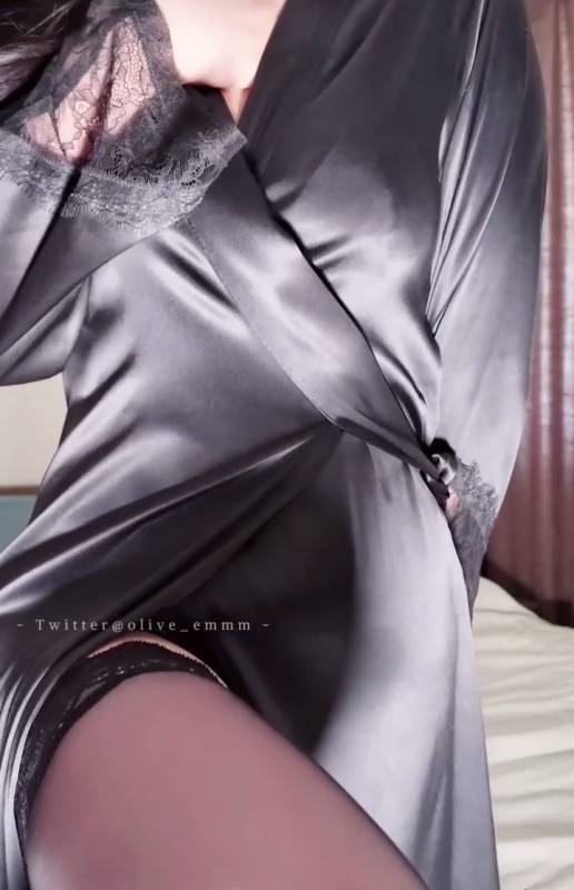 olive -黑色丝绸睡袍 [1V/144M]