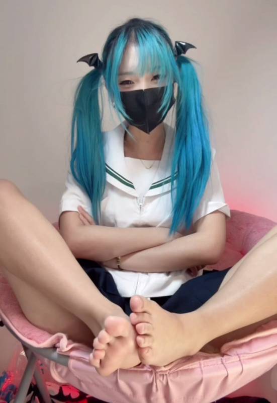 套路女神 芃芃大人-双马尾 jk [1v/241M]