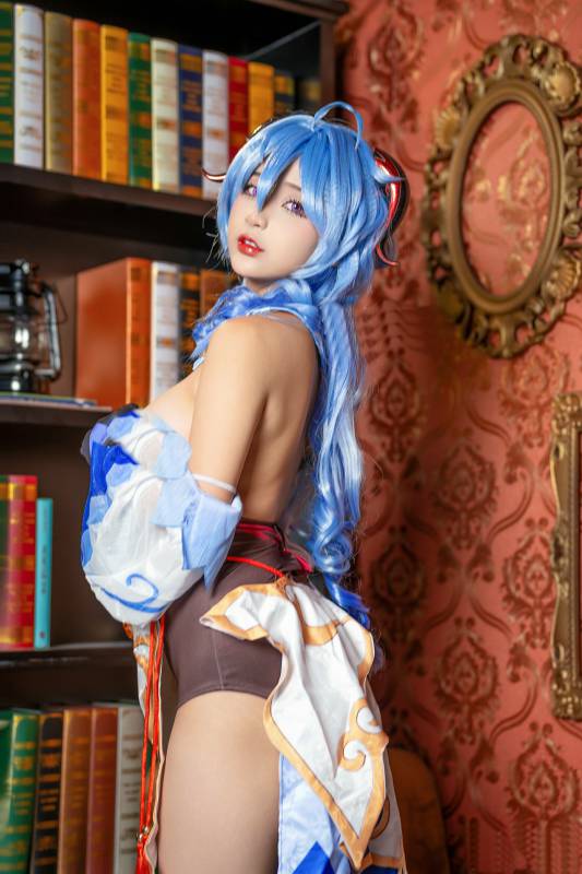 阿黑颜cos女神 yuumeilyn-新视图 [2P/13V/1.32G]