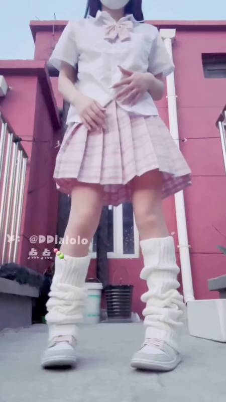 点点-粉色jk天台户外 [1V/159M]