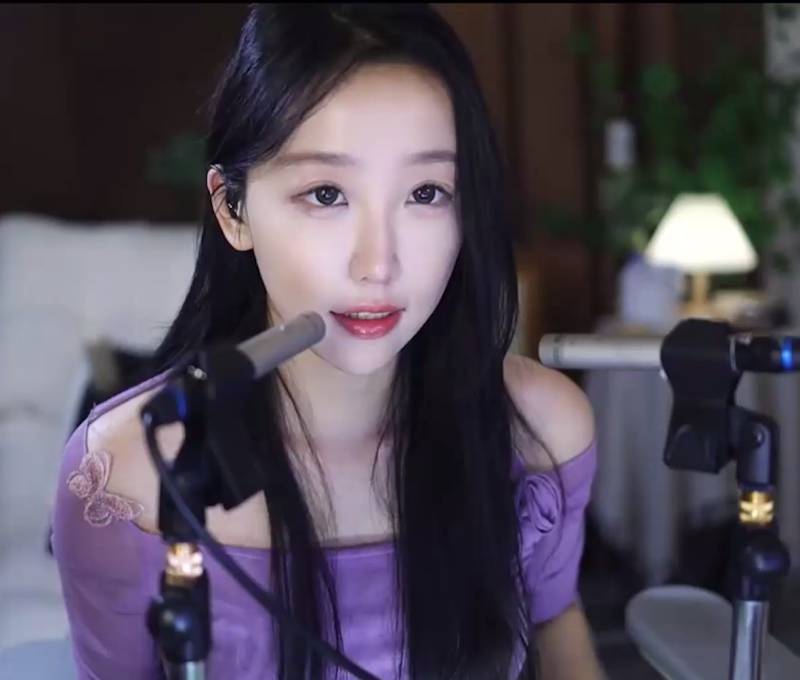 酥酥学姐ASMR舔耳 吹气 [1V/138.5M]