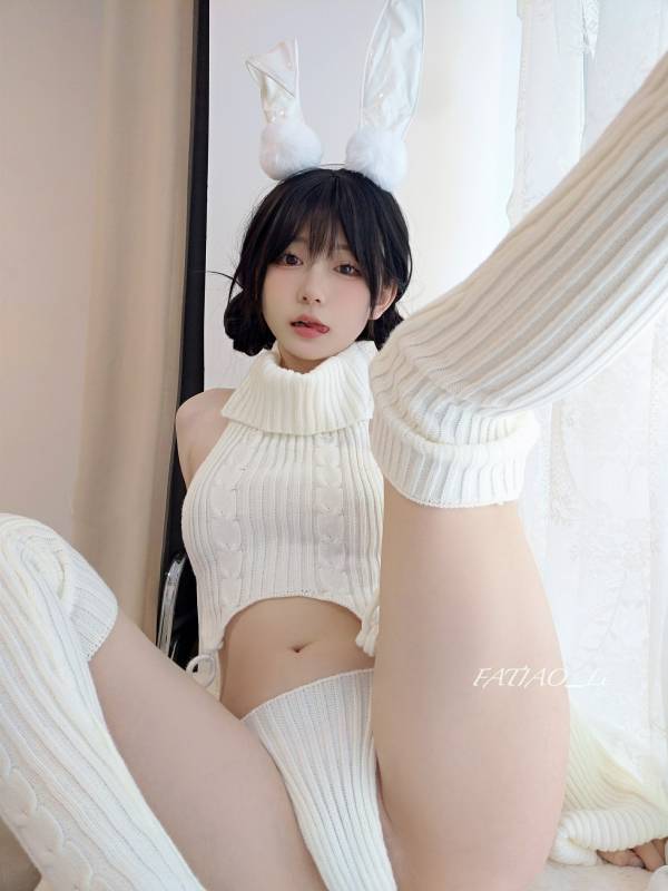 迷之呆梨-白色软糯兔女郎 [1V/87M]