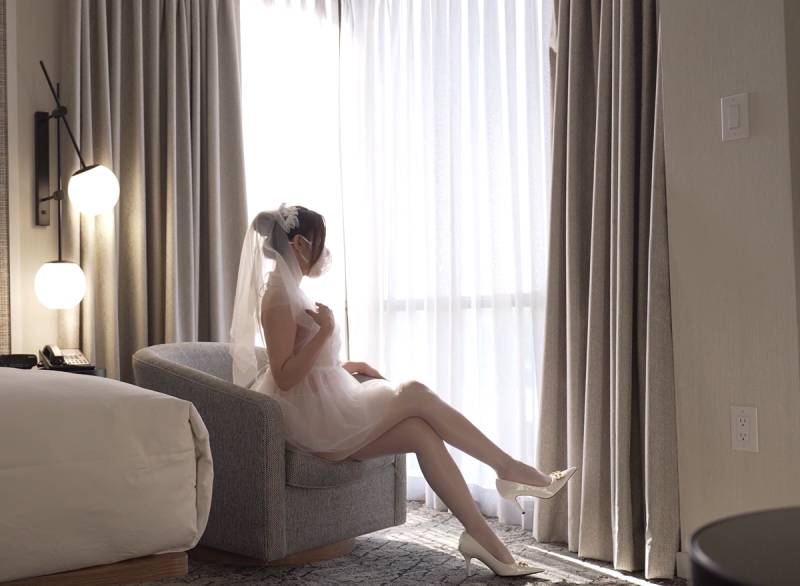 高人气御姐 米菲兔-6.29最新 结婚当天和伴郎前男友小插曲 [1v/1.72G]