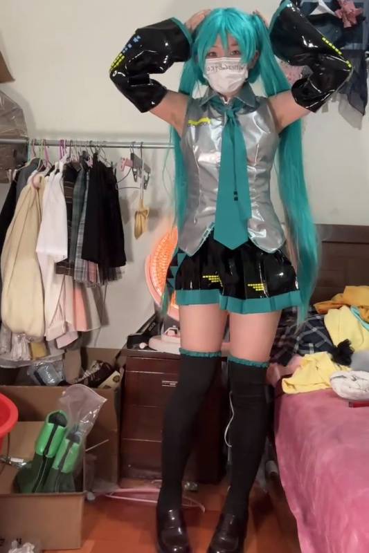 狍崽子-是格温鸭 [64P/7V/162M]