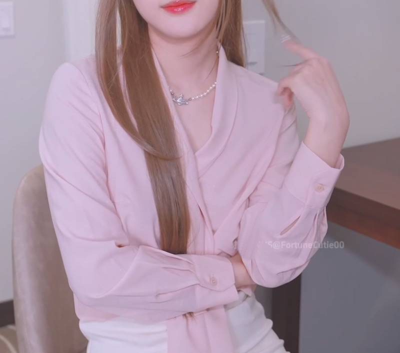 饼干姐姐 -公司新来性感秘书 [1V/767M]