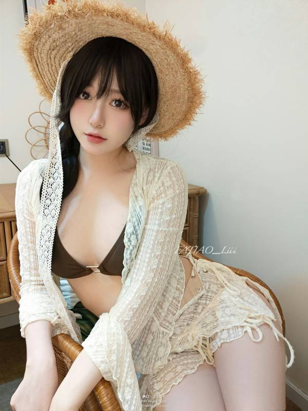 迷之呆梨-夏日度假 [16P/79M]