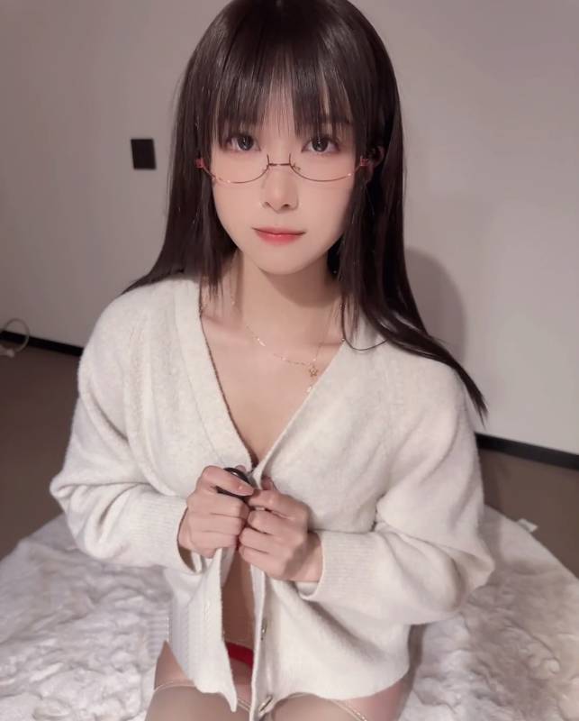 布丁大法-覆盆子眼镜娘 [42P/5V/51M]