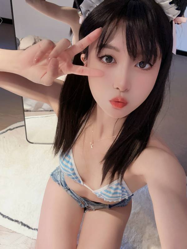 布丁大法-蓝白条纹喵 [26P/9V/218M]