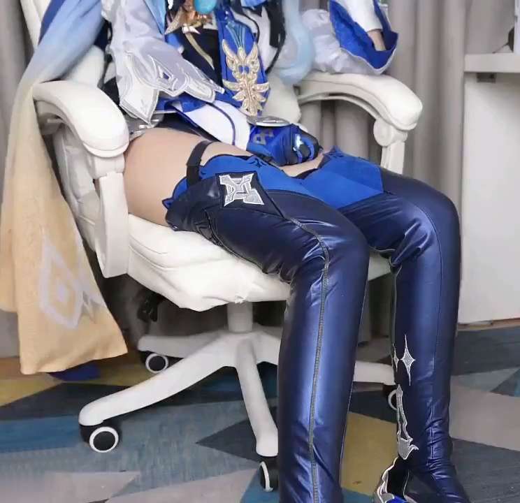 铃木美咲-原神优菈高跟皮袜美足 [1V/253M]