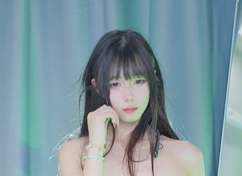 咬人小小兔-土豪私人定制热舞 [2V/1.70G]