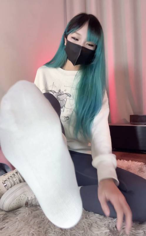 套路女神 芃芃大人-瑜伽裤运动鞋白袜 [1v/273M]