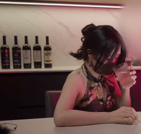 高人气御姐 桥本香菜-极品陪酒女 [1V/988M]