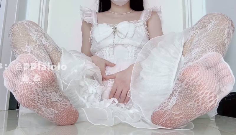 点点-公主裙白色镂空花网袜 [1V/241M]