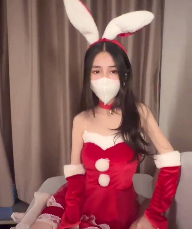 锅锅酱-圣诞兔兔 [3P/1V/750M]