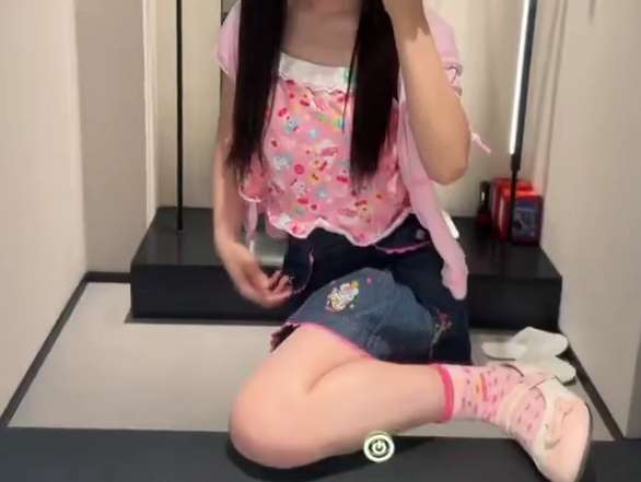 幼叽酱 youjijiang-23分钟顶级双马尾福利订阅 [2V/1.20G]