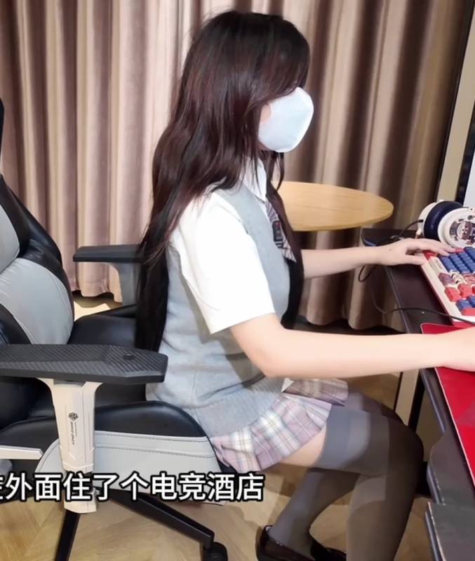 喵叽小糯-痴迷游戏的学妹为游戏皮肤的付出 [1v.1.51G]