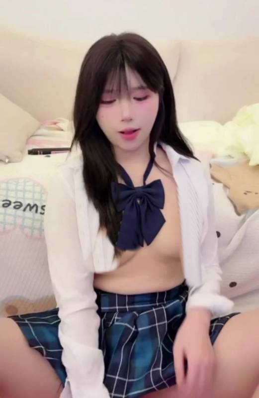 颜值反差婊 落月-重金1v1定制作品 [1v/173M]