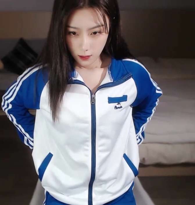 Luckybaby-高价付费福利制服清纯学姐谁看了不迷糊 [1v/714M]