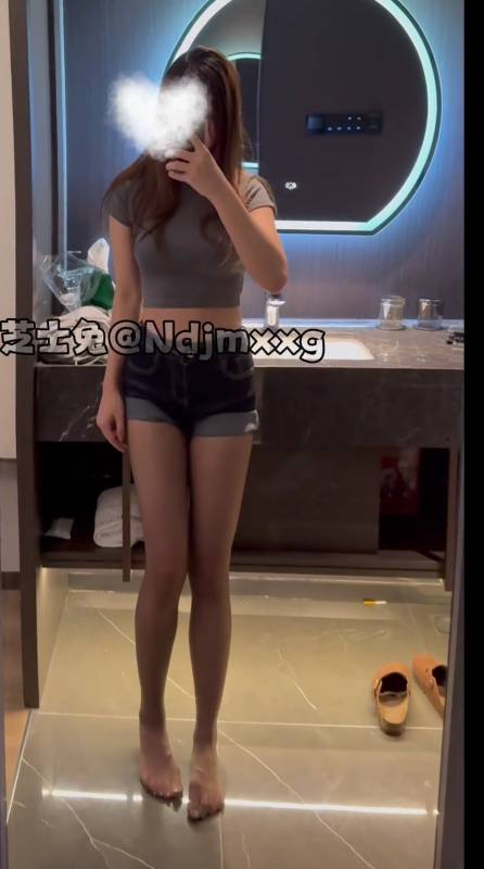 芝士兔-酒店黑丝从沙发到桌上秘密 [1v/532M]