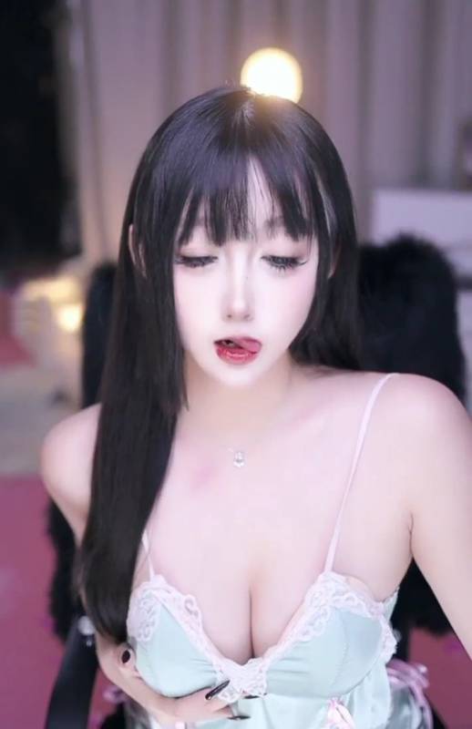 漂漂 霹雳小狗神-颜值擦边主播 首发最新定制作品 [2V+757M]