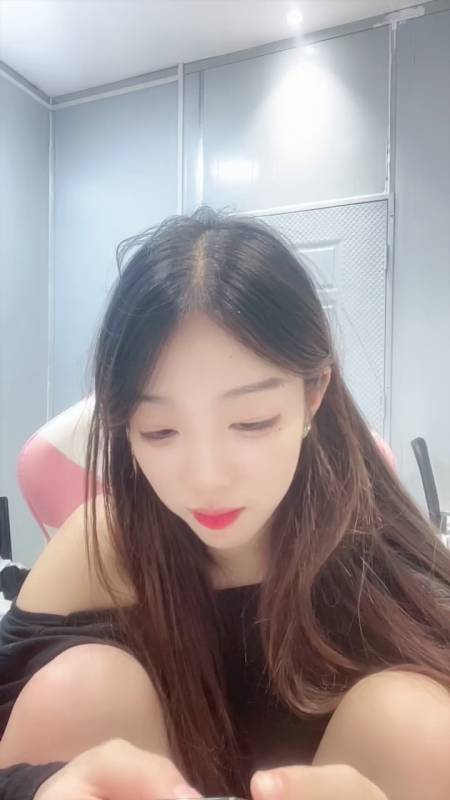 颜值校花 清纯安静-私拍视频 [2v/3.19G]