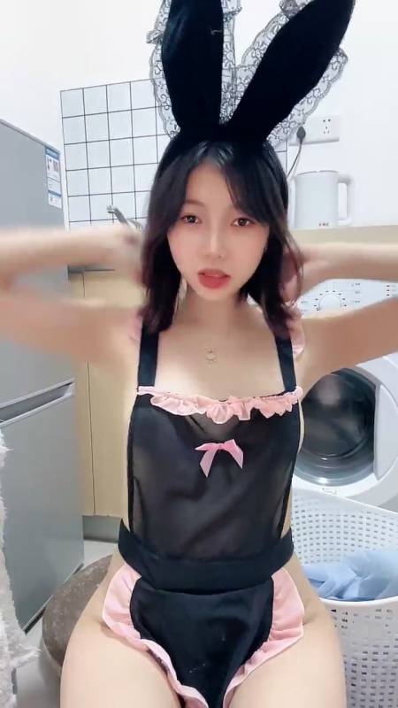 清新短发学姐-兔女郎 [1v/642M]