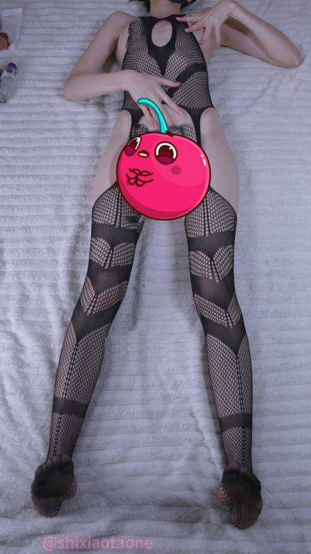 是小桃呀-连体情趣渔网袜 [1v/776M]