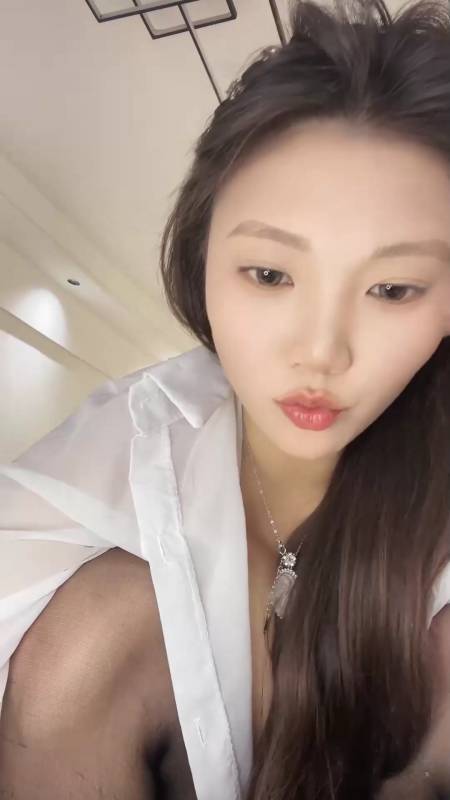 顶级女神 大奶喂你吃-黑丝极品御姐 [1v/681M]