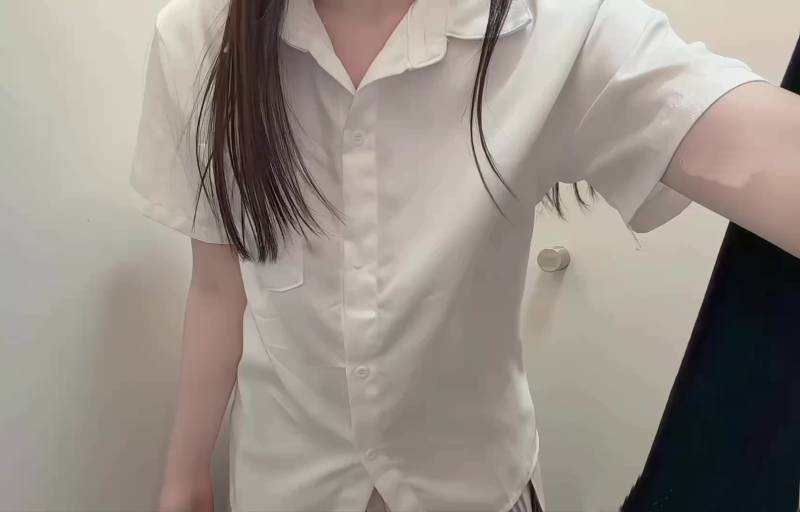 椰椰小猫-浴室 测所私拍视频 [2v/590M]