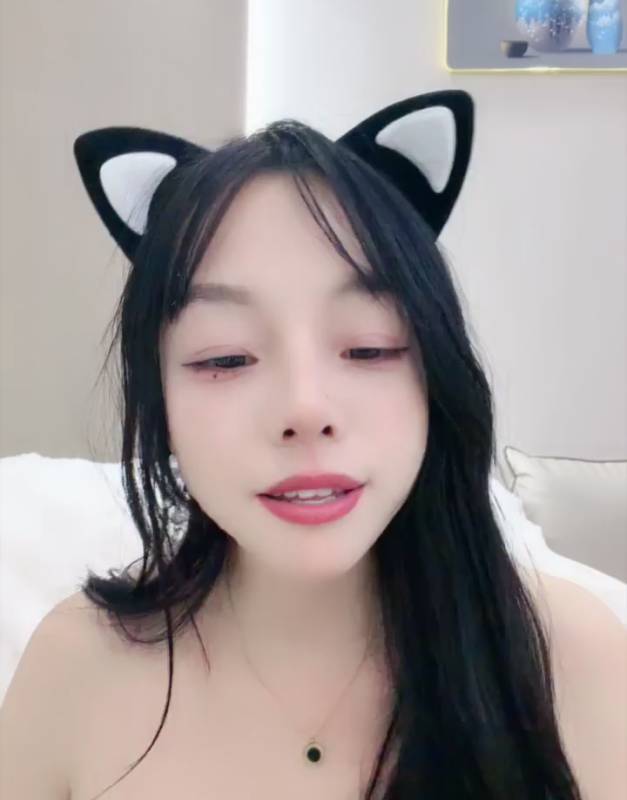 萌儿小叮当-性感吊带睡裙 [1v/418M]