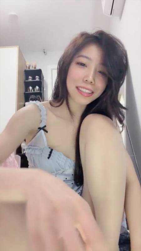 温婉女神 施施 丝丝不是思思-性感肉丝吊带裙 [1v/950M]