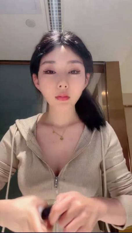 喵喵小野猫-清纯校花兼职赚外快 [3v/1.04G]