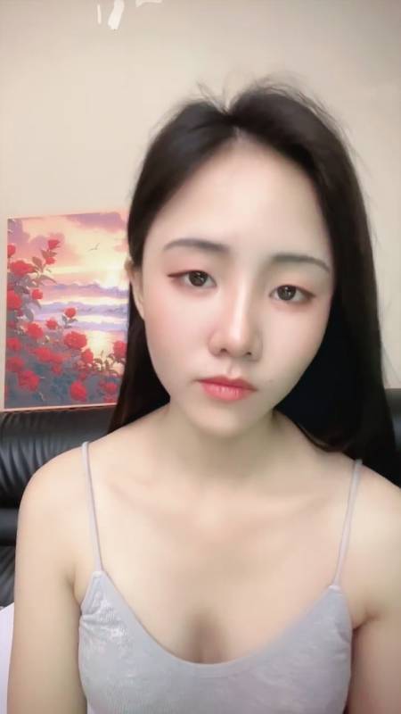 橙橙呀-私拍定制视频 [1v/271M]