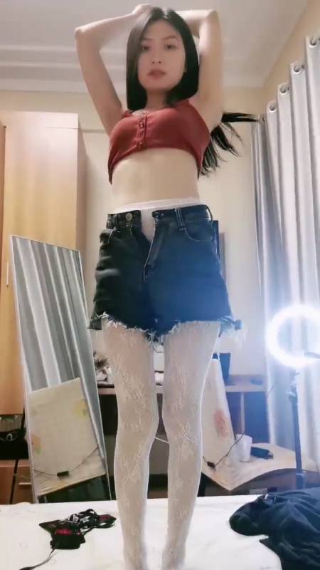 高颜值清纯大一学姐-土豪定制热舞 [1V/513M]