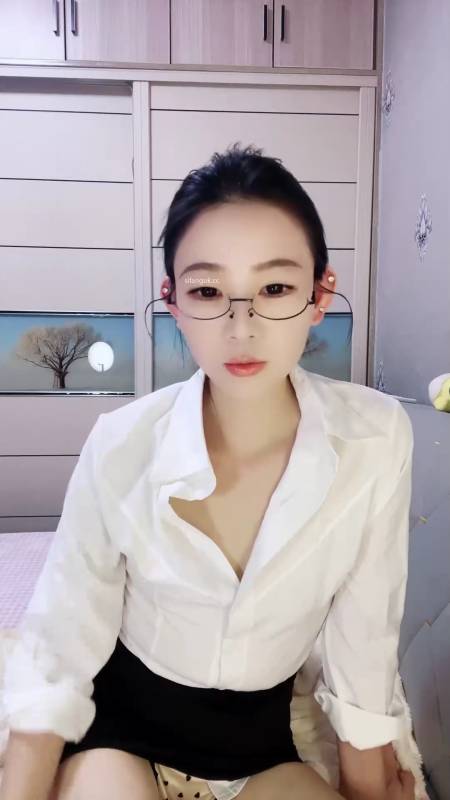 琳琳吖-高颜值邻家姐姐付费定制作品 [5v/4.12G]