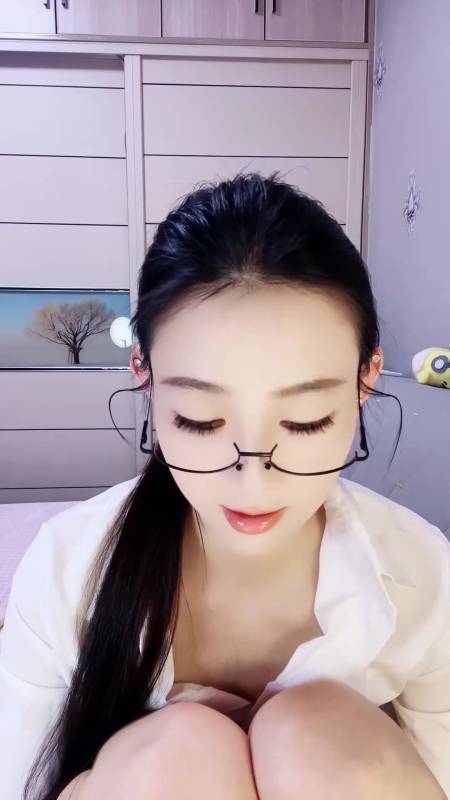 琳琳吖-高颜值邻家姐姐付费定制作品 [5v/4.12G]