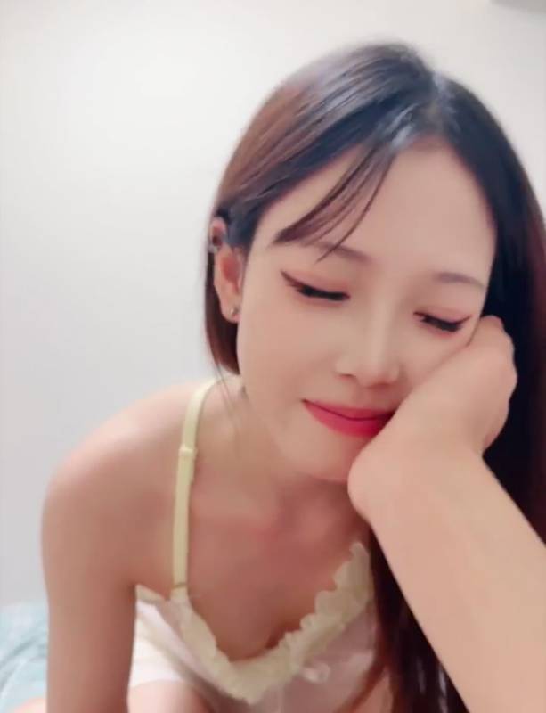 火爆的萝莉妹妹-高颜值长腿校花才艺展示 [1v/7v/10.5G]